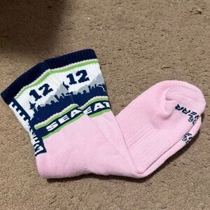 Women’s pink Seattle Seahawks socks